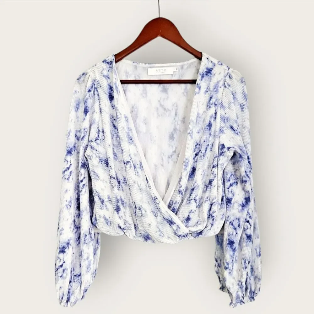 ASTR The Label Pleated Surplice Crepe Split Faux Wrap Balloon Sleeve Blouse S